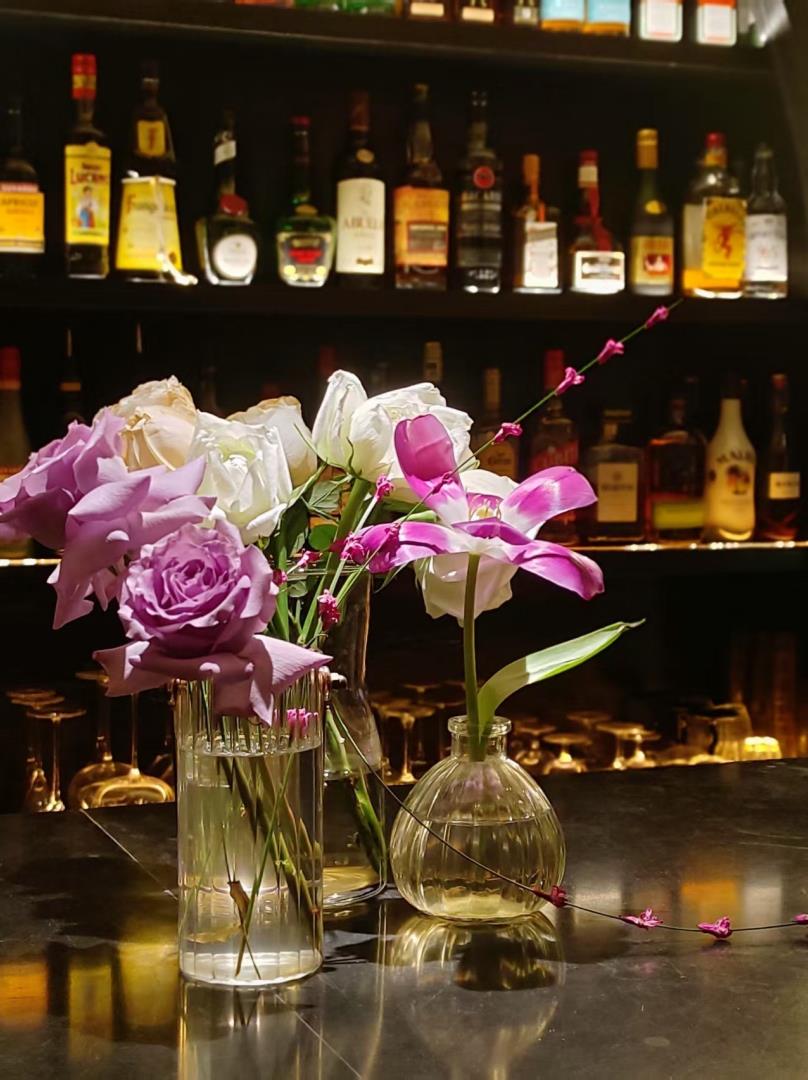 重慶酒吧裝修效果圖，非常有格調(diào)，燈光柔和